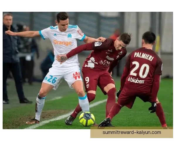 兰斯中场控制持续增强，球队整体表现备受关注